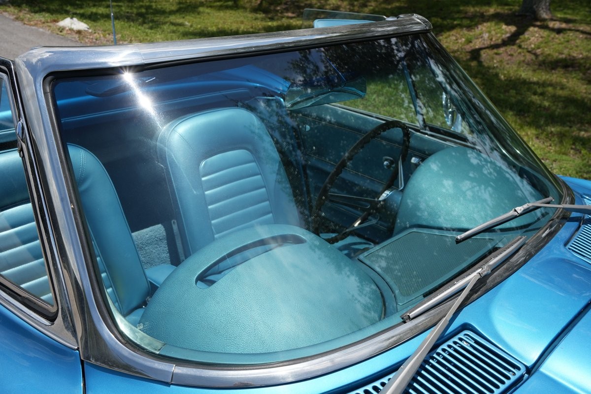 Chevrolet-Corvette-1966-Convertible-14