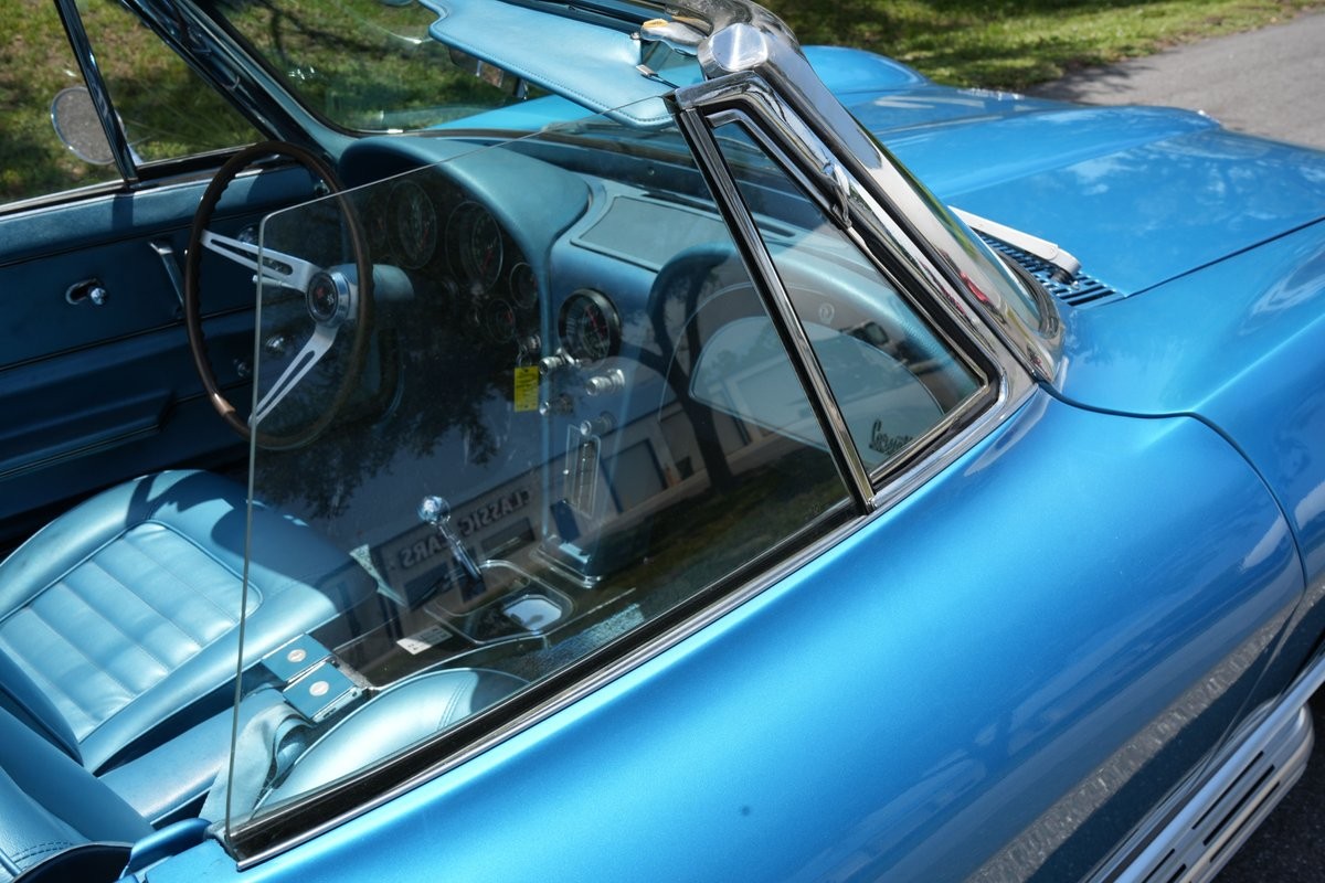 Chevrolet-Corvette-1966-Convertible-15