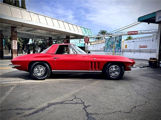 Chevrolet-Corvette-1966-Convertible-15