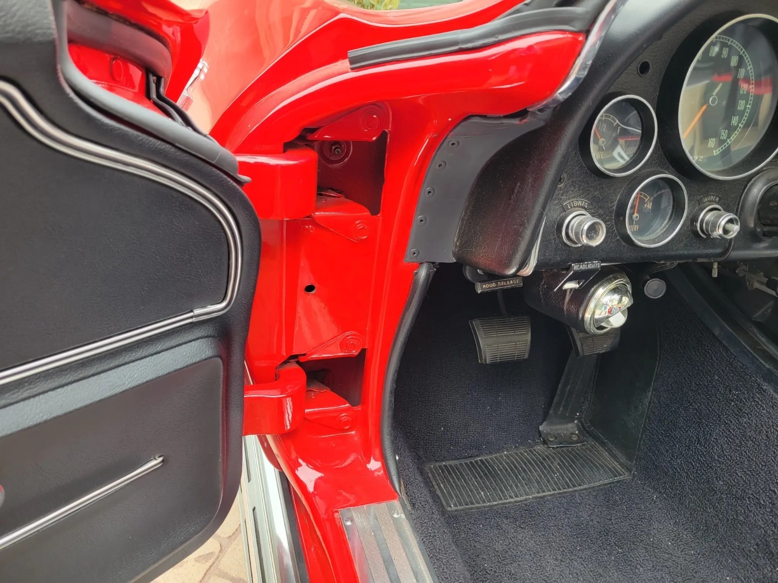 Chevrolet-Corvette-1966-Convertible-16