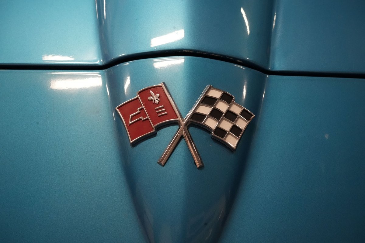Chevrolet-Corvette-1966-Convertible-17