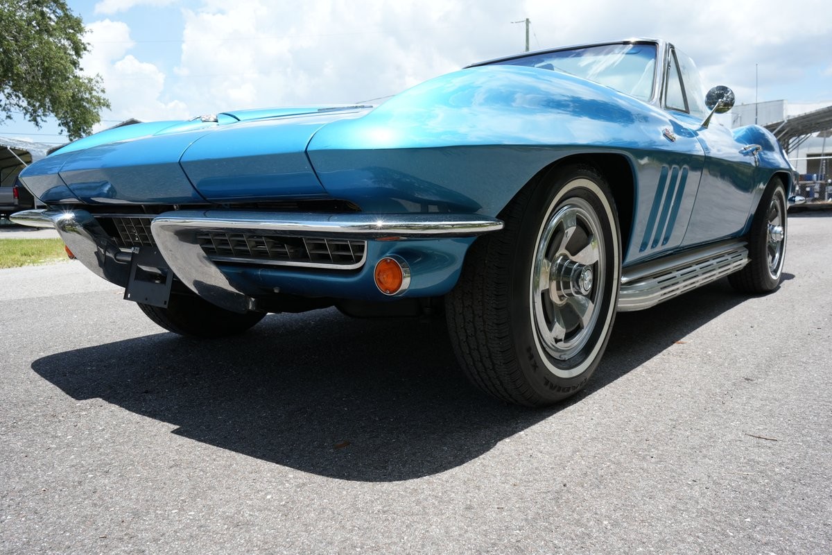 Chevrolet-Corvette-1966-Convertible-2