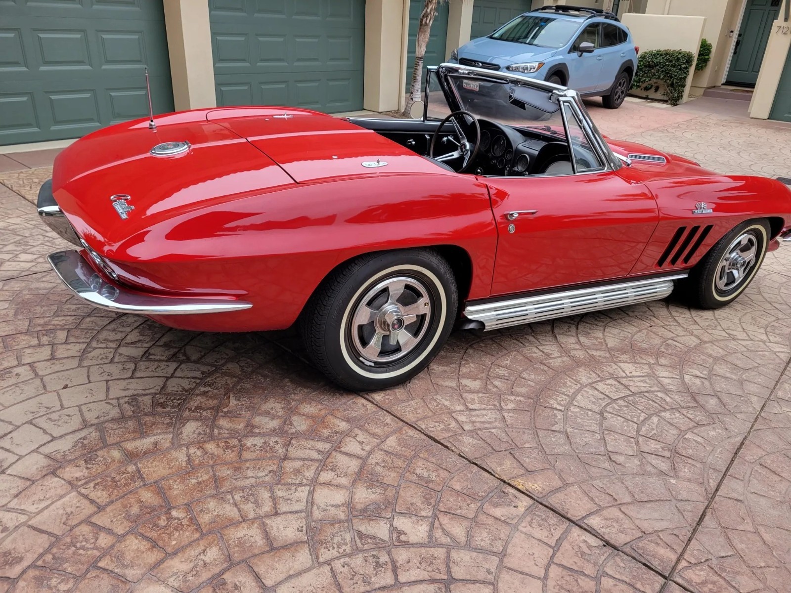 Chevrolet-Corvette-1966-Convertible-2