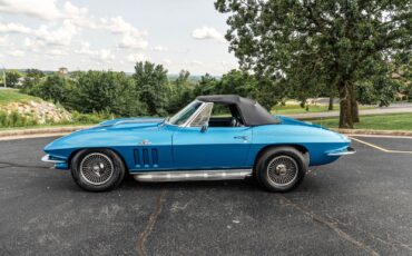 Chevrolet-Corvette-1966-Convertible-2