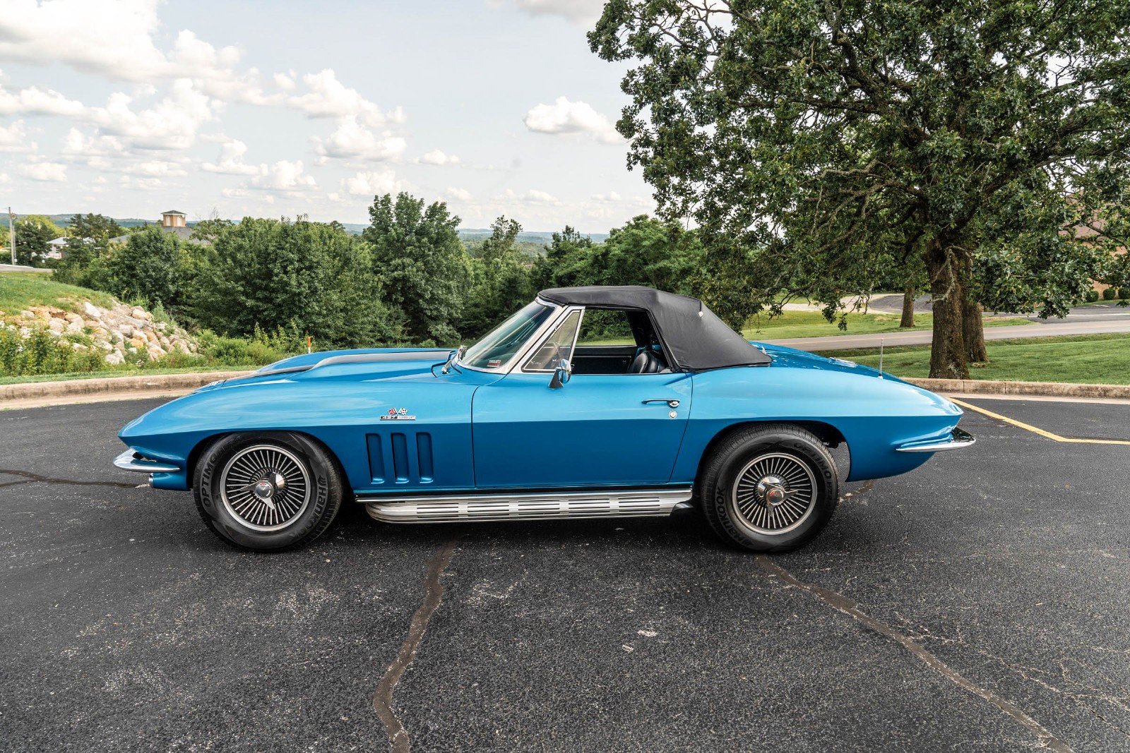 Chevrolet-Corvette-1966-Convertible-2