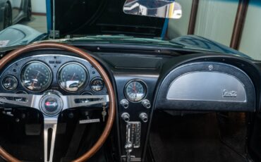 Chevrolet-Corvette-1966-Convertible-24