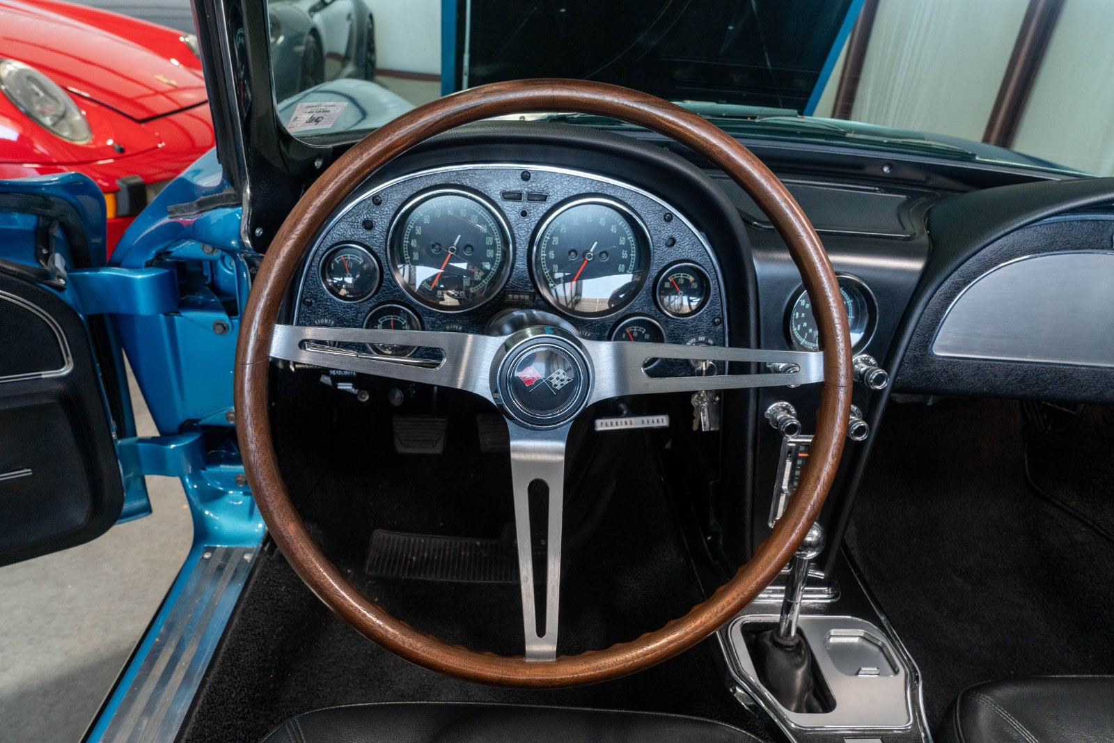 Chevrolet-Corvette-1966-Convertible-25