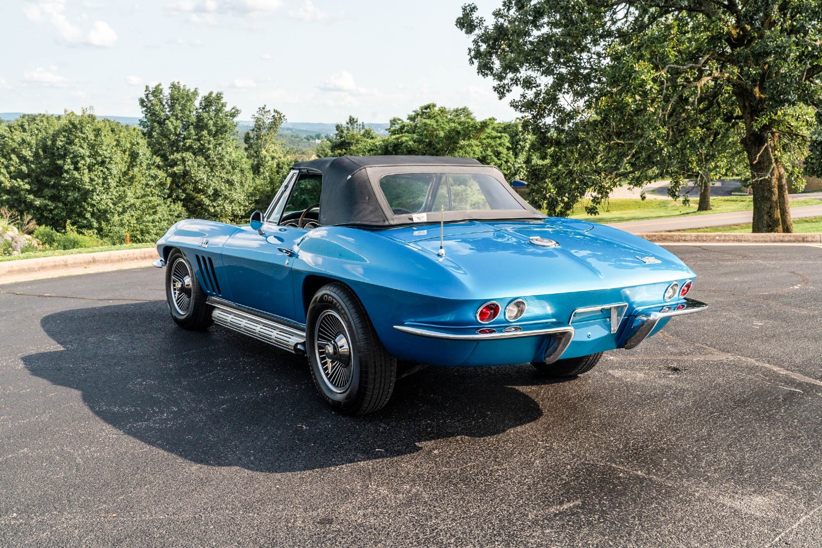 Chevrolet-Corvette-1966-Convertible-3