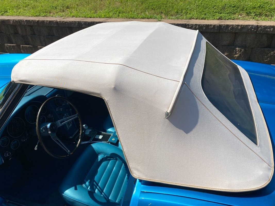 Chevrolet-Corvette-1966-Convertible-30