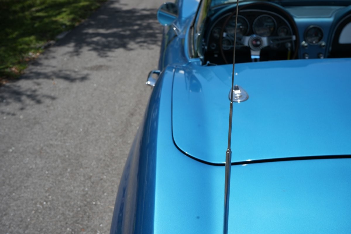 Chevrolet-Corvette-1966-Convertible-32