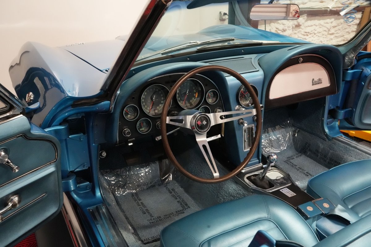 Chevrolet-Corvette-1966-Convertible-39