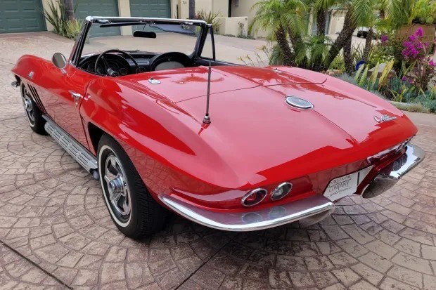 Chevrolet-Corvette-1966-Convertible-4