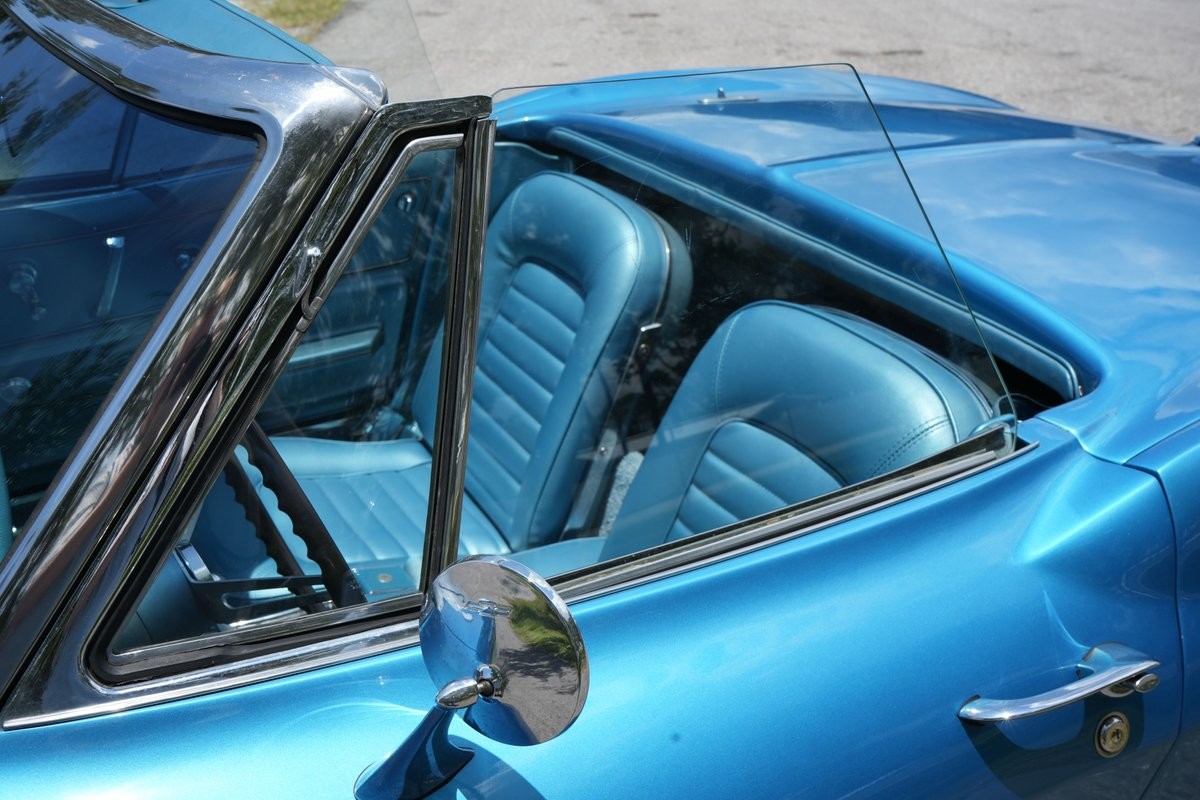 Chevrolet-Corvette-1966-Convertible-7