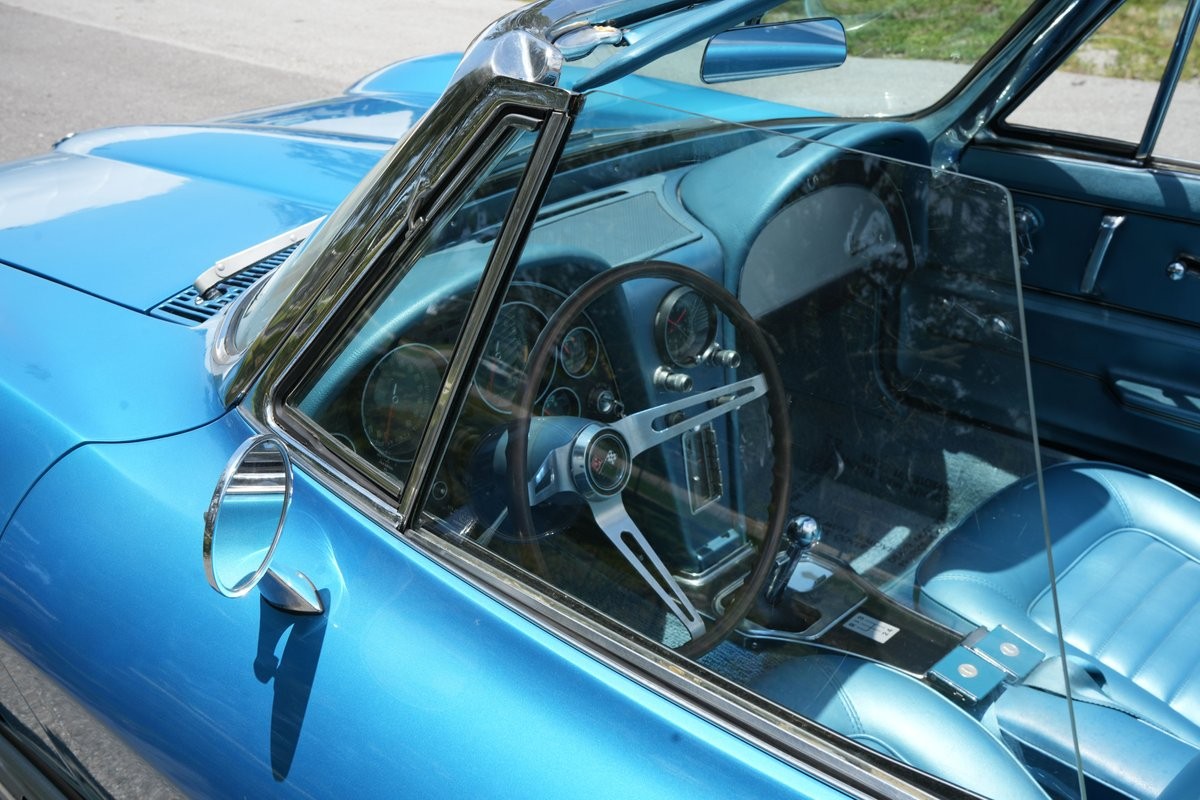 Chevrolet-Corvette-1966-Convertible-8