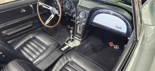 Chevrolet-Corvette-1966-Convertible-9