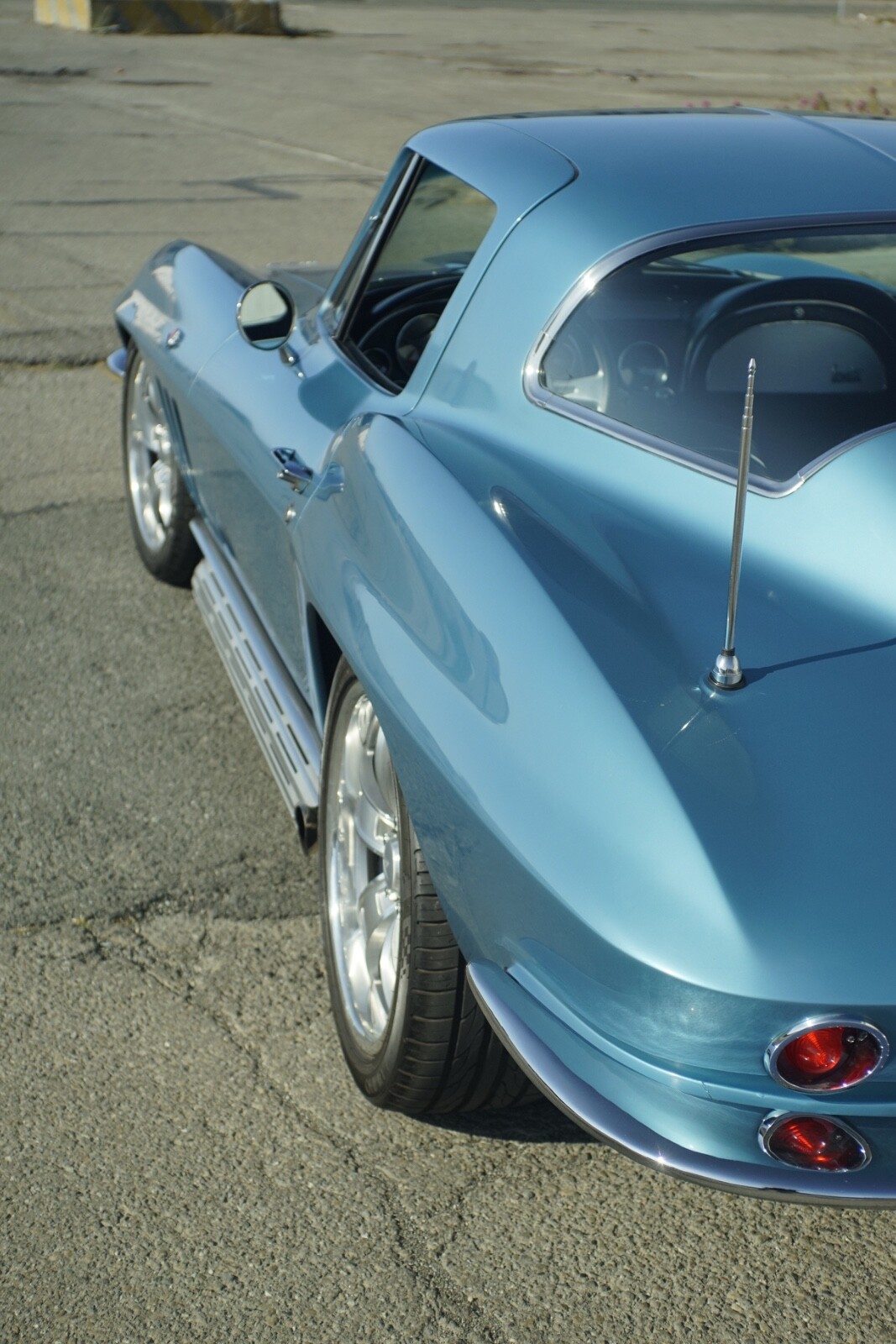 Chevrolet-Corvette-1966-Coupe-21
