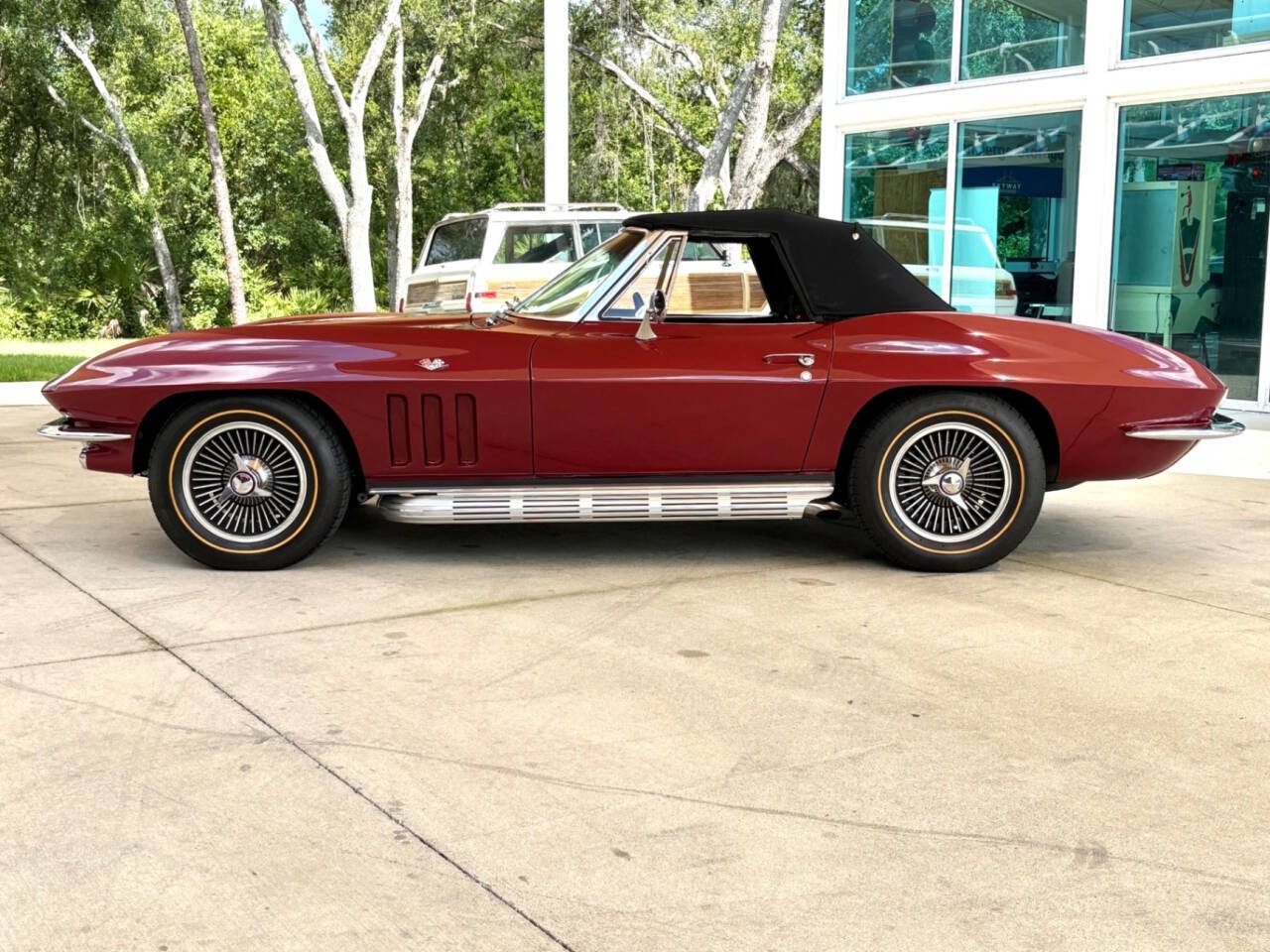Chevrolet-Corvette-1966-Coupe-23