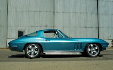 Chevrolet-Corvette-1966-Coupe-3