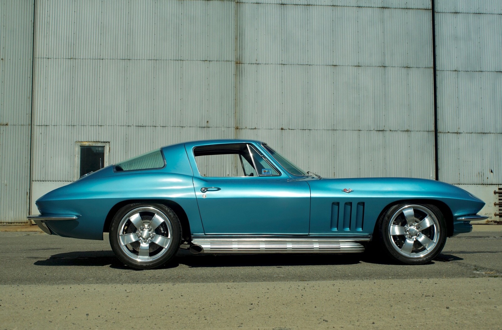 Chevrolet-Corvette-1966-Coupe-3