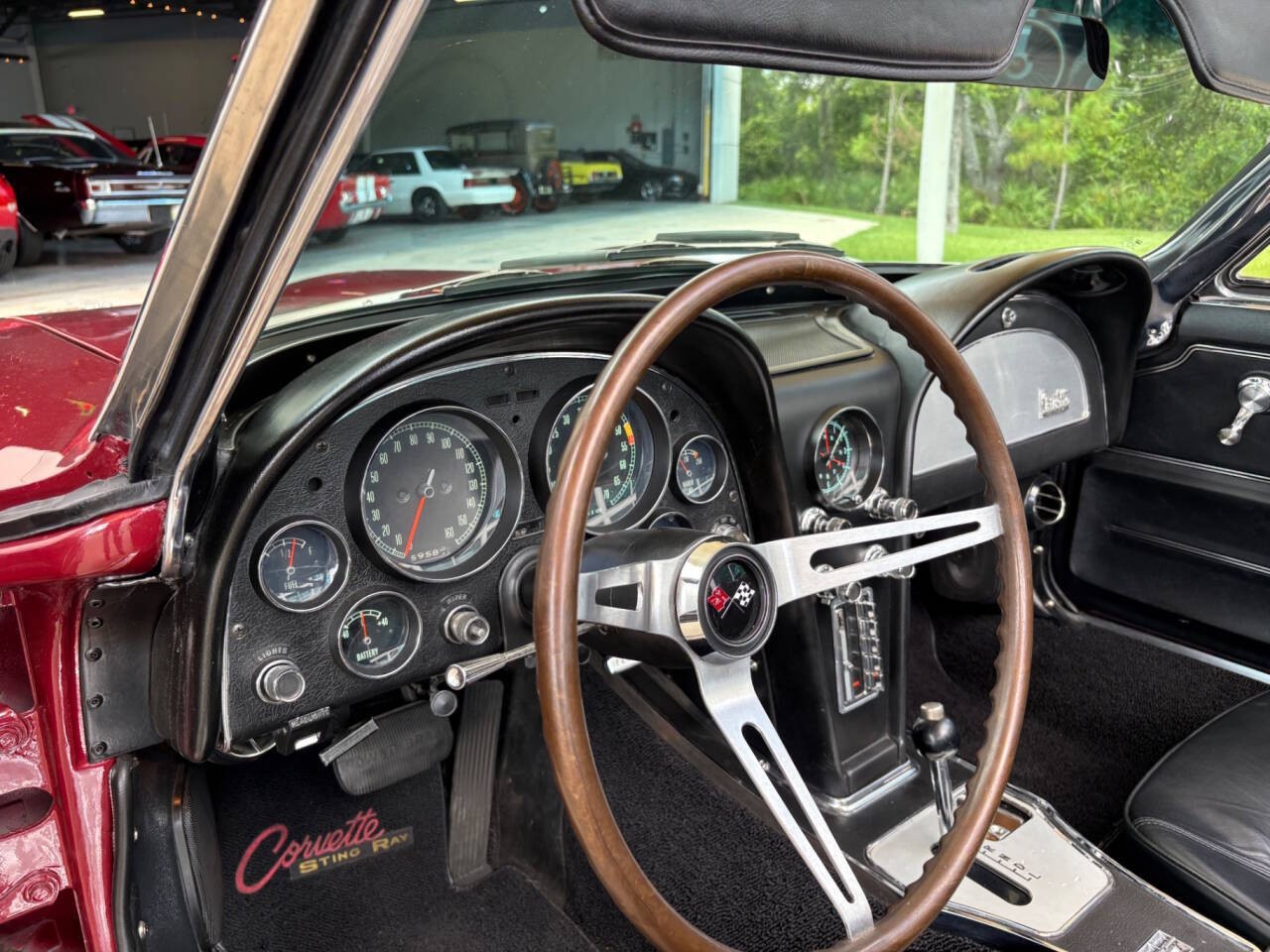 Chevrolet-Corvette-1966-Coupe-30