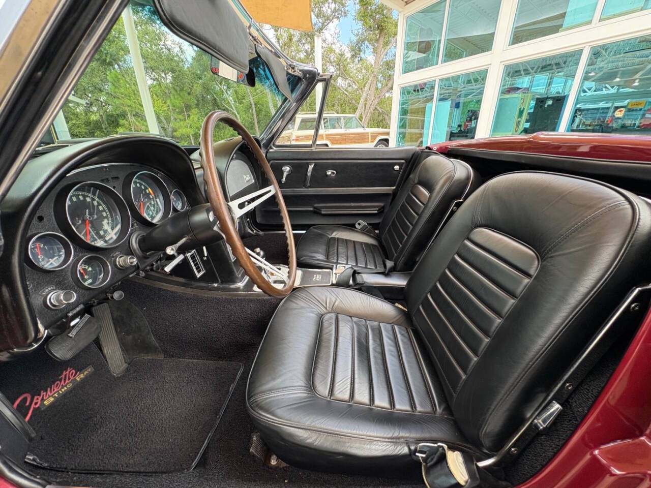 Chevrolet-Corvette-1966-Coupe-31
