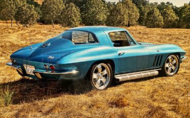 Chevrolet-Corvette-1966-Coupe