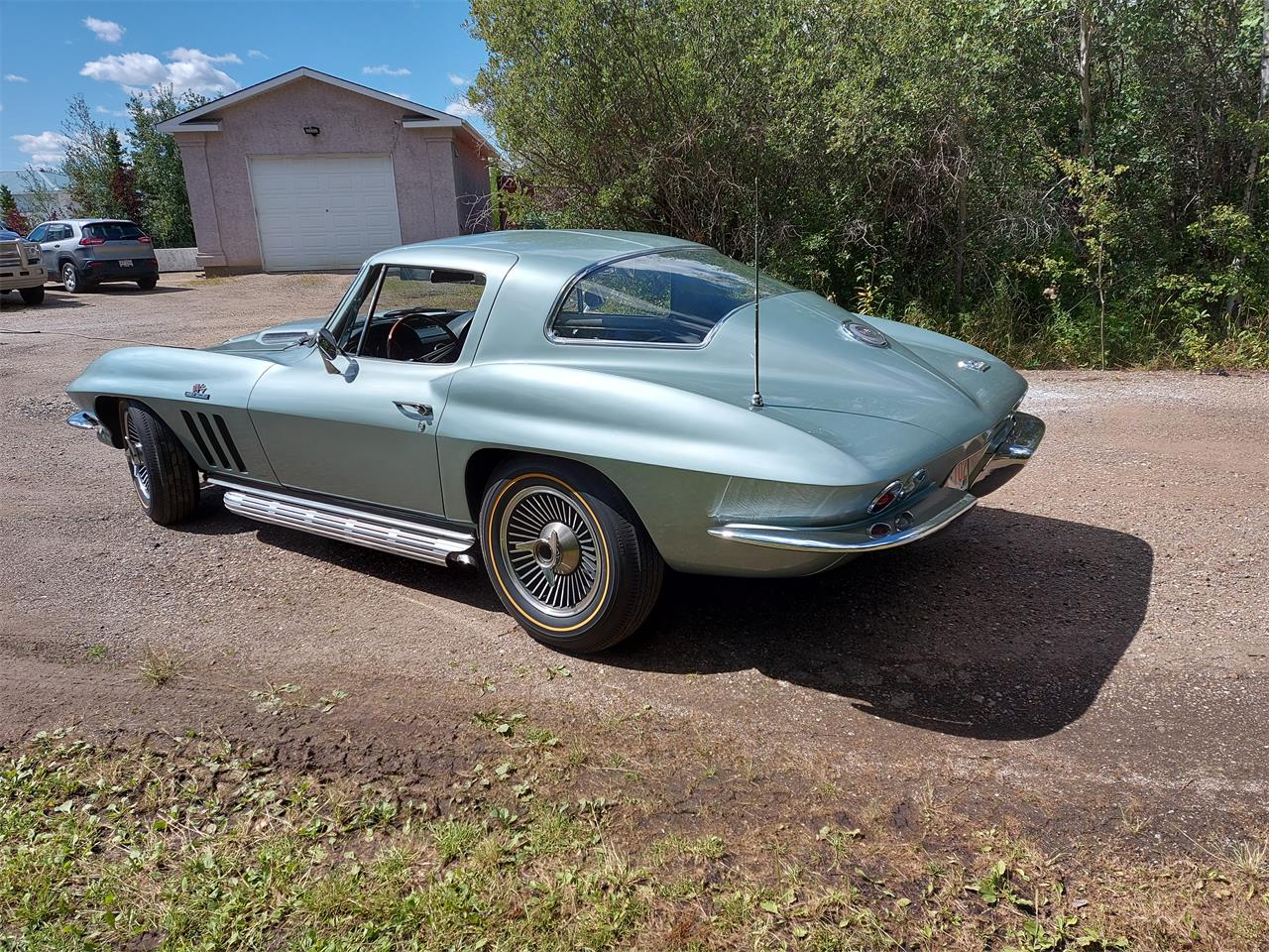 Chevrolet-Corvette-1966-Mosport-Green-Green-2