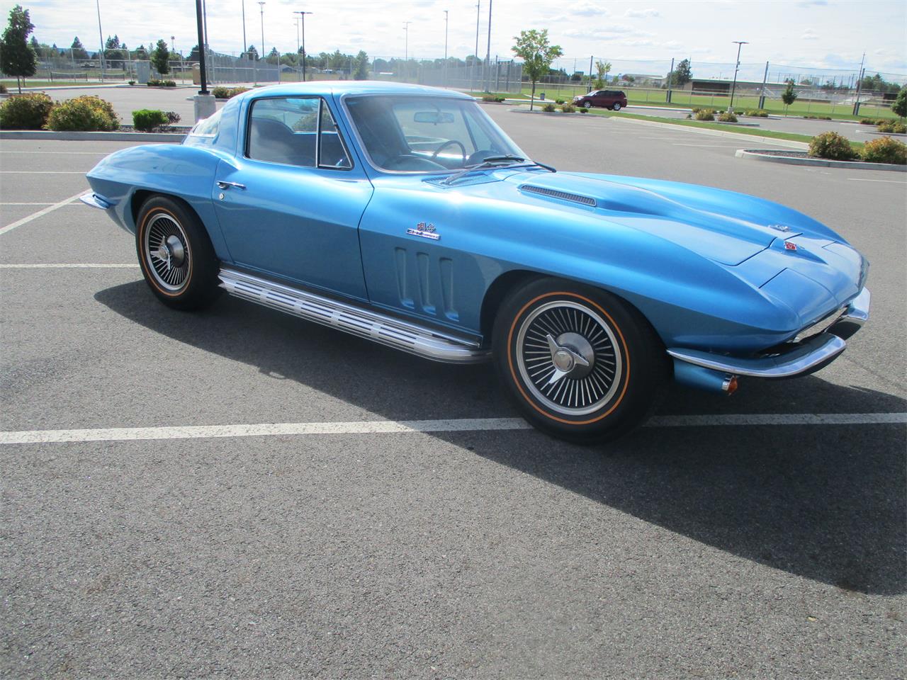 Chevrolet-Corvette-1966-Nassau-Blue-Bright-Blue-13