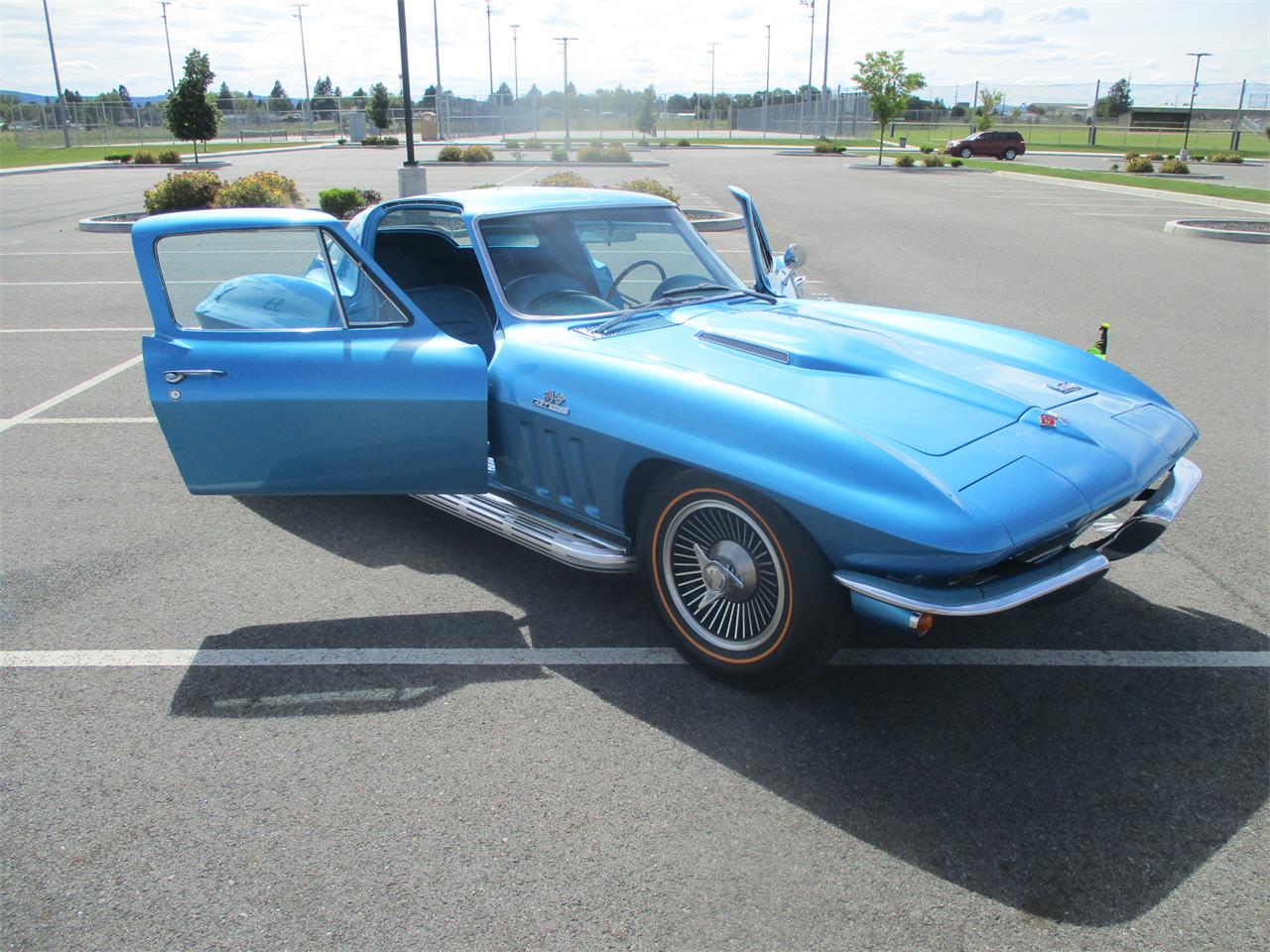 Chevrolet-Corvette-1966-Nassau-Blue-Bright-Blue-14