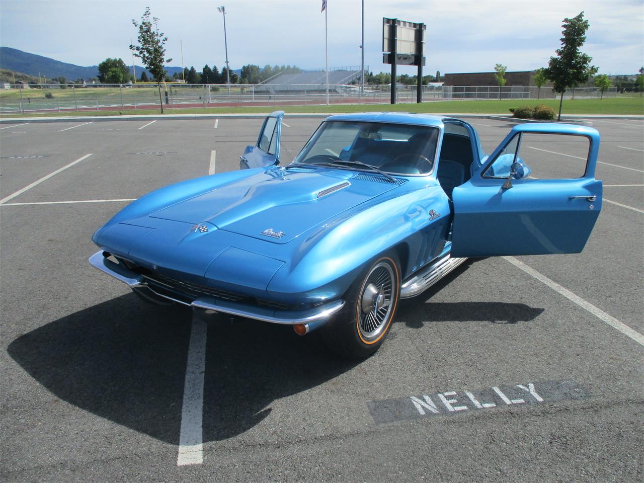 Chevrolet-Corvette-1966-Nassau-Blue-Bright-Blue-2