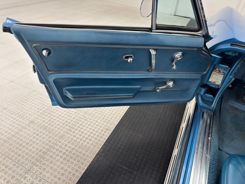 Chevrolet-Corvette-1966-Nassau-Blue-Bright-Blue-35