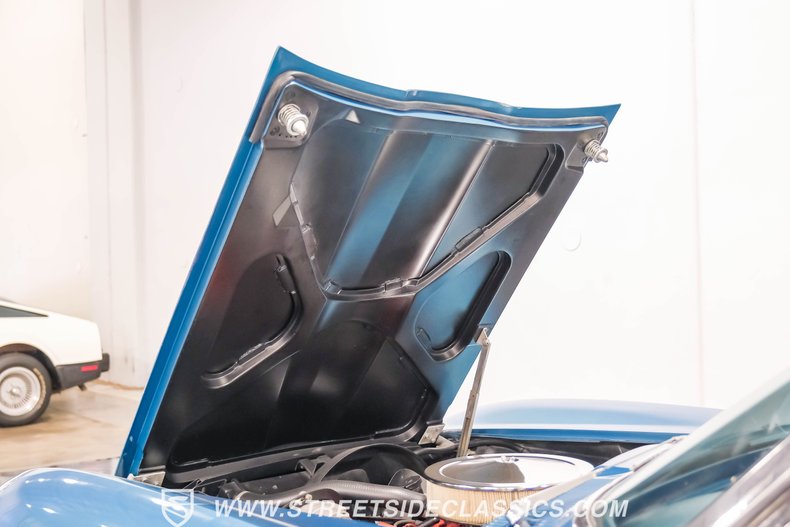 Chevrolet-Corvette-1966-Nassau-Blue-White-34