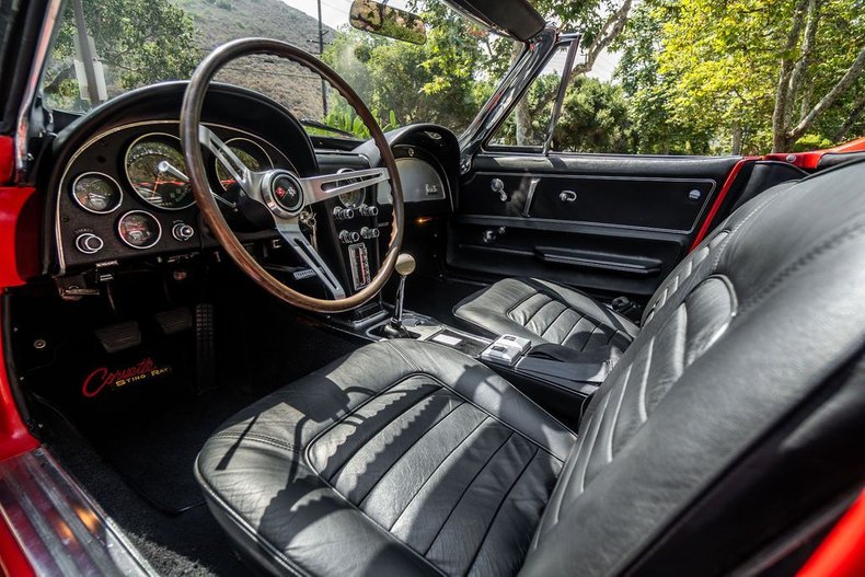 Chevrolet-Corvette-1966-Red-Black-2