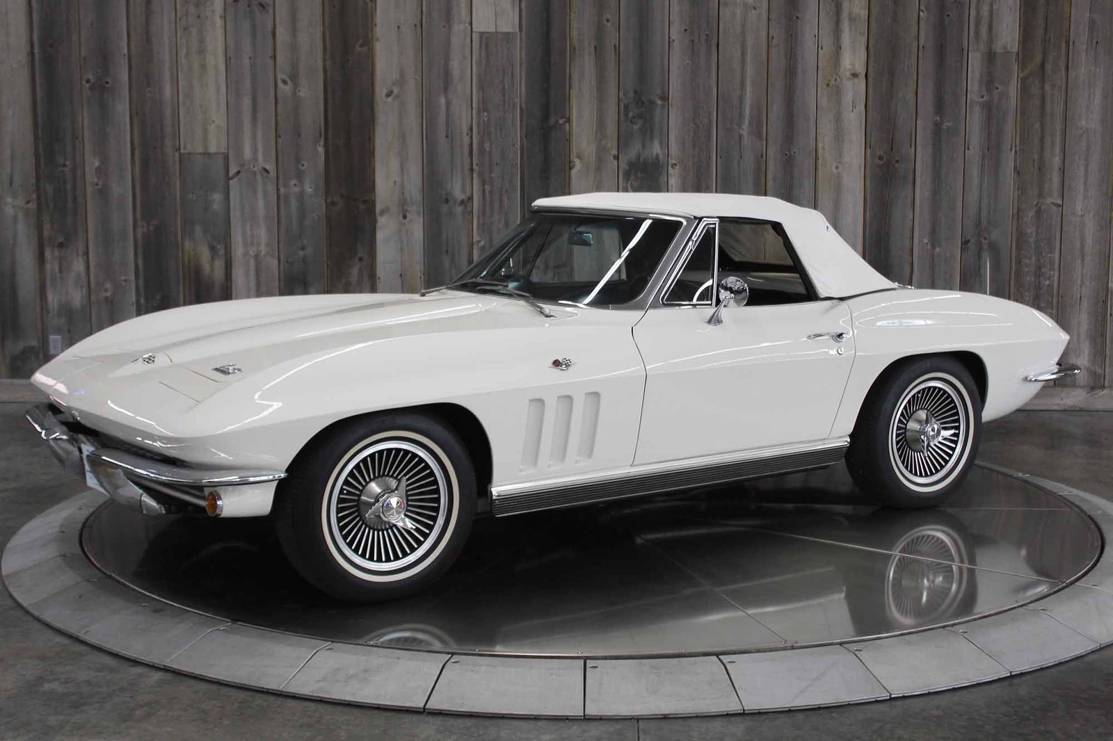Chevrolet-Corvette-1966-Restored-1