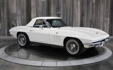 Chevrolet-Corvette-1966-Restored-11