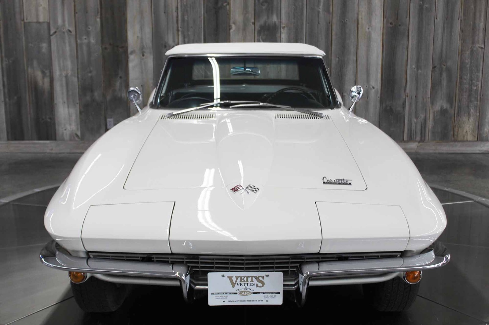 Chevrolet-Corvette-1966-Restored-12