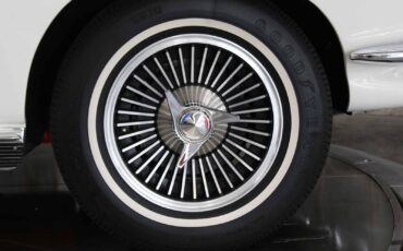 Chevrolet-Corvette-1966-Restored-18