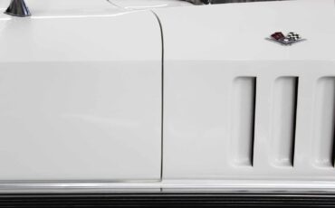 Chevrolet-Corvette-1966-Restored-19