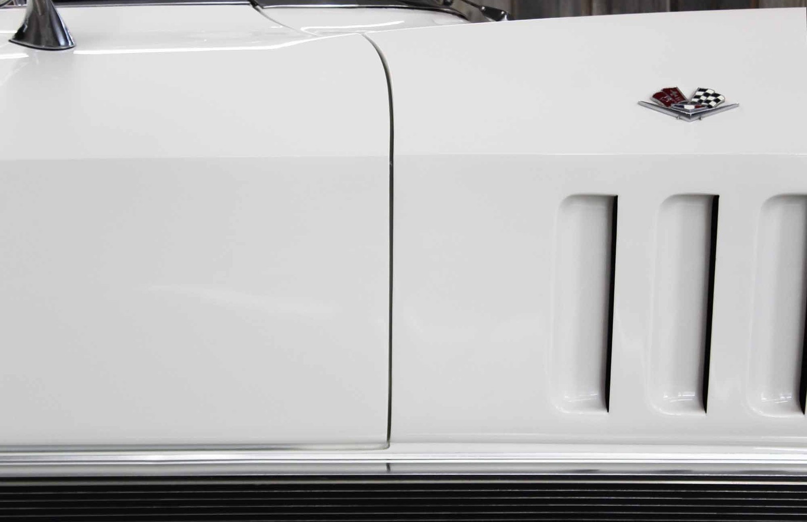 Chevrolet-Corvette-1966-Restored-19