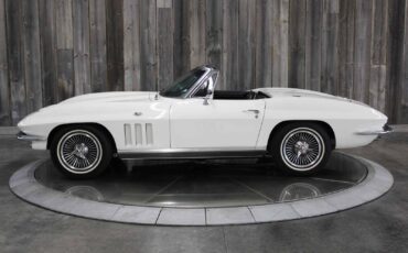 Chevrolet-Corvette-1966-Restored-2