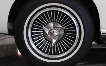 Chevrolet-Corvette-1966-Restored-21