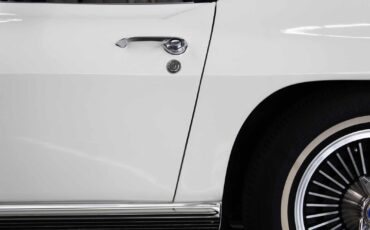 Chevrolet-Corvette-1966-Restored-24