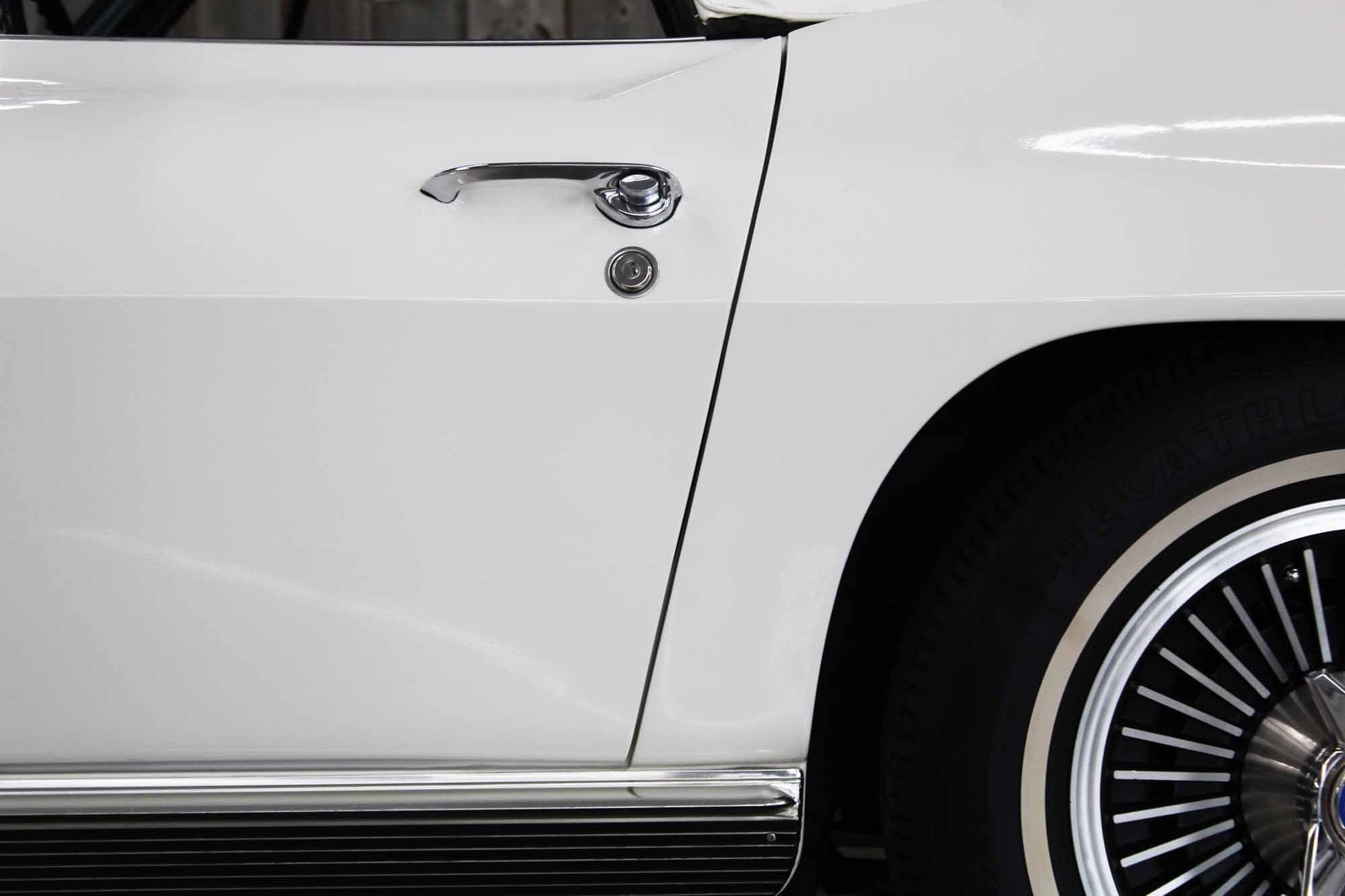 Chevrolet-Corvette-1966-Restored-24