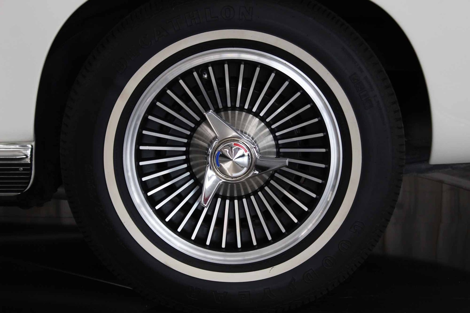 Chevrolet-Corvette-1966-Restored-25