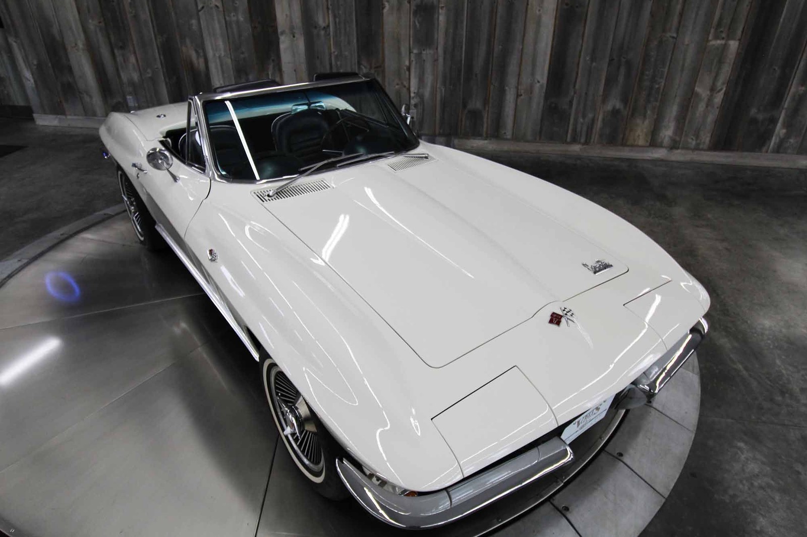 Chevrolet-Corvette-1966-Restored-26