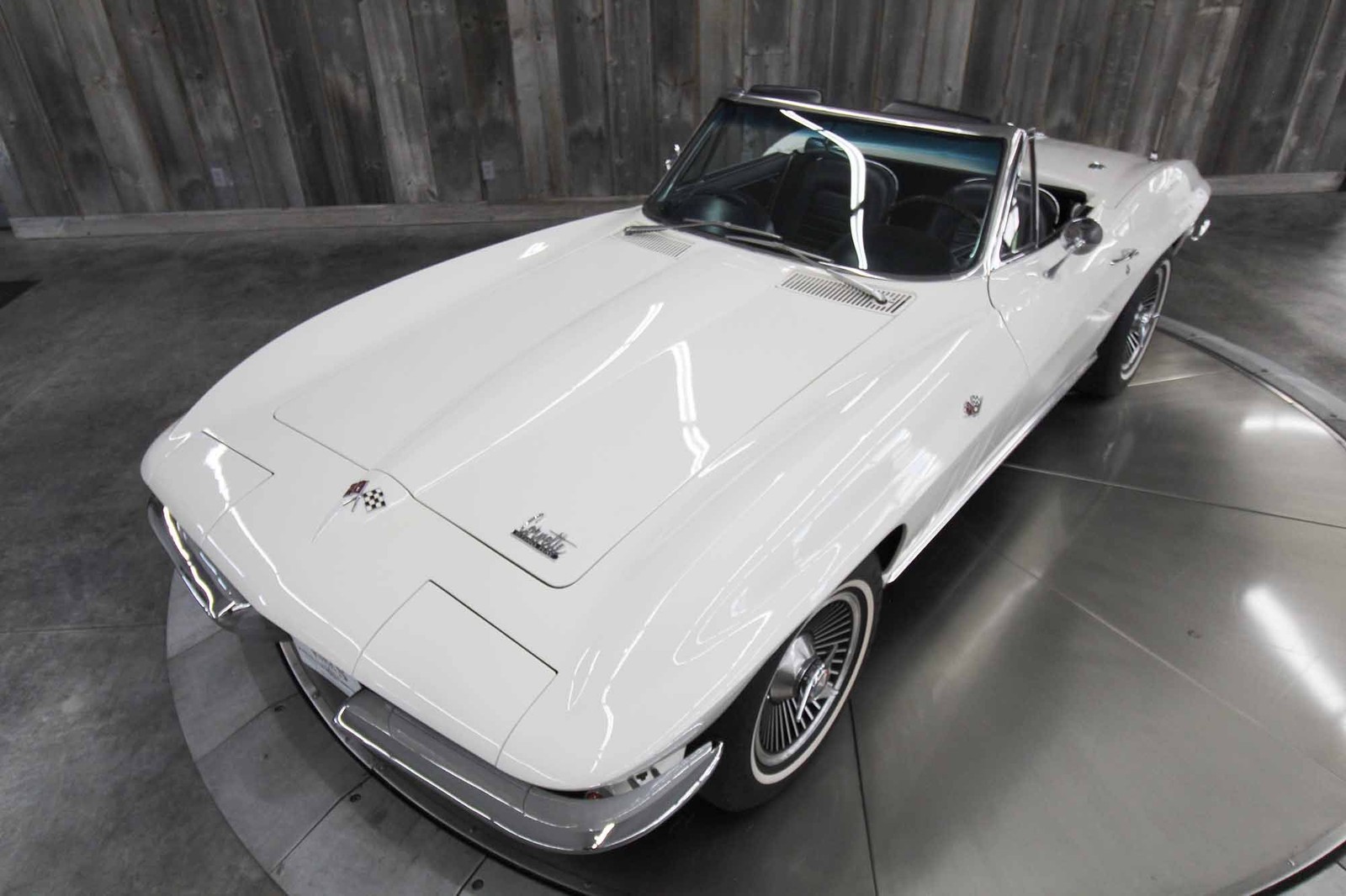 Chevrolet-Corvette-1966-Restored-27