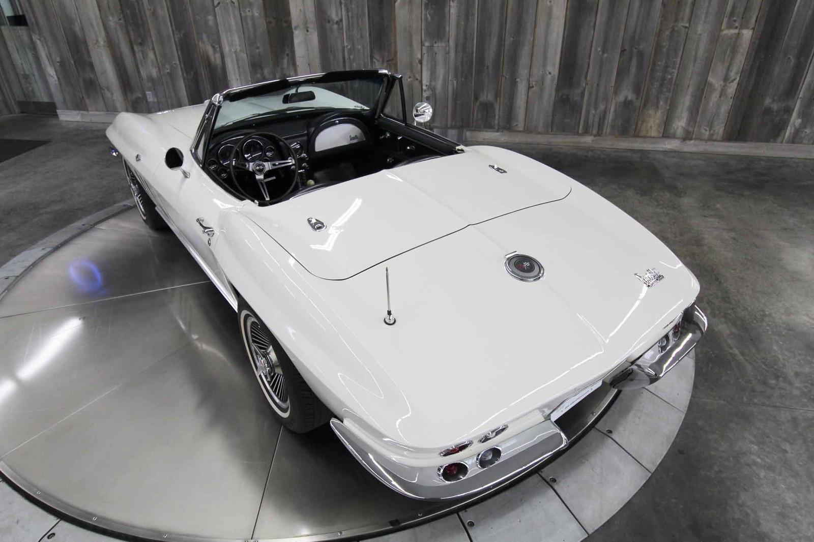 Chevrolet-Corvette-1966-Restored-28
