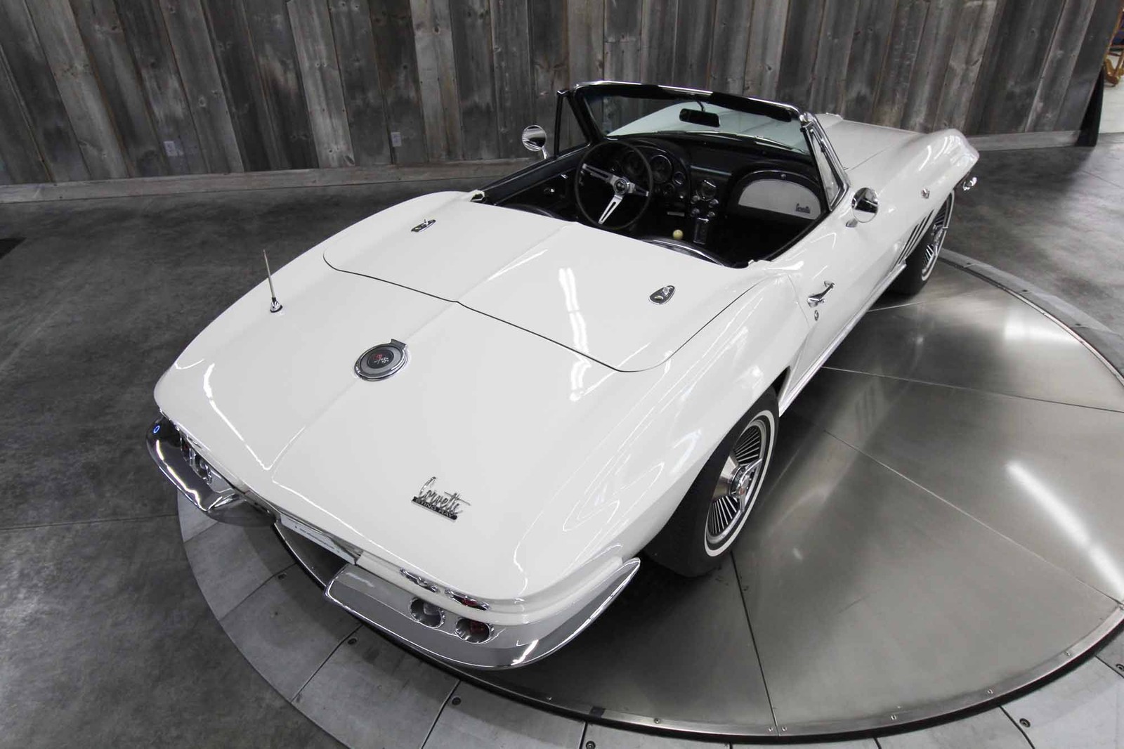 Chevrolet-Corvette-1966-Restored-29