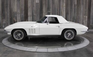 Chevrolet-Corvette-1966-Restored-3