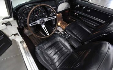 Chevrolet-Corvette-1966-Restored-30